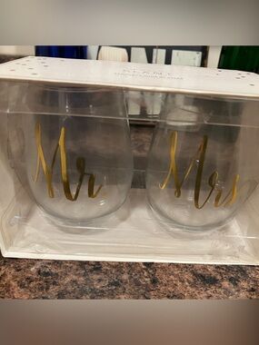 Mr. & Mrs. Gold Stemless Wine Glasses - Set of 2